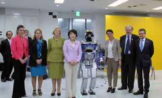 Photo:Ministers with Robot