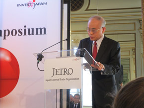 Photo: Dr. Chubachi at Invest Japan Symposium in Brussels