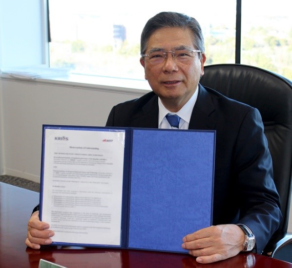 Picture of Mr. ISHIMURA Kazuhiko, President and CEO of AIST