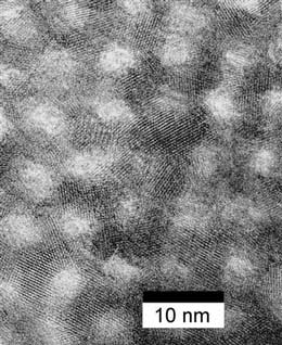 微結晶TiO2-P2O5複合ナノポーラス粉末の透過電子顕微鏡写真