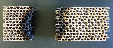処理前基材（左）と多孔質シリカ被膜基材（右）の燃焼試験の結果の写真