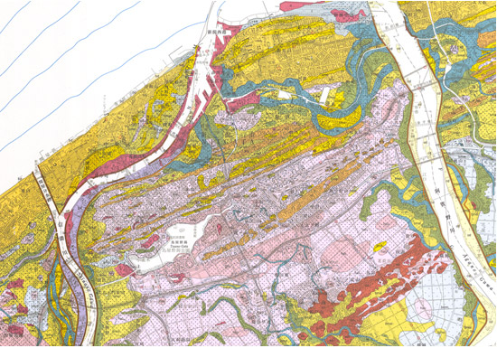 新潟市街部の軟弱地盤（ピンク色）の分布の図