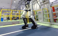 生活支援ロボット安全検証センターで行われている試験風景のイメージ画像