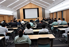 「講演会の様子」の写真