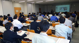 「講演会の様子」の写真