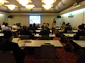 「講演会の様子」の写真