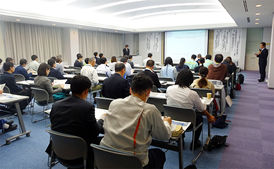 「講演会の様子」の写真
