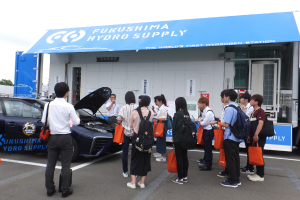 （展示）日本初の商用移動式水素ステーション　水素自動車展示