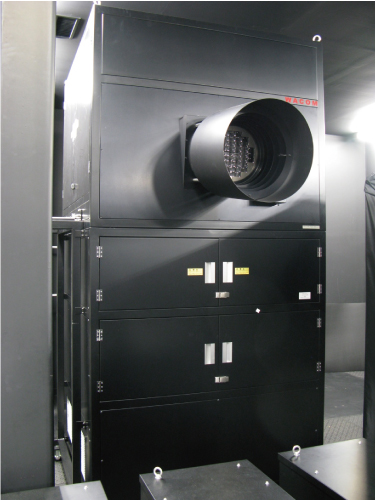 太陽電池モジュールの高精度性能評価に使用するソーラシミュレータ