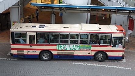 【図4】実証実験で活用している太陽電池搭載路線バス