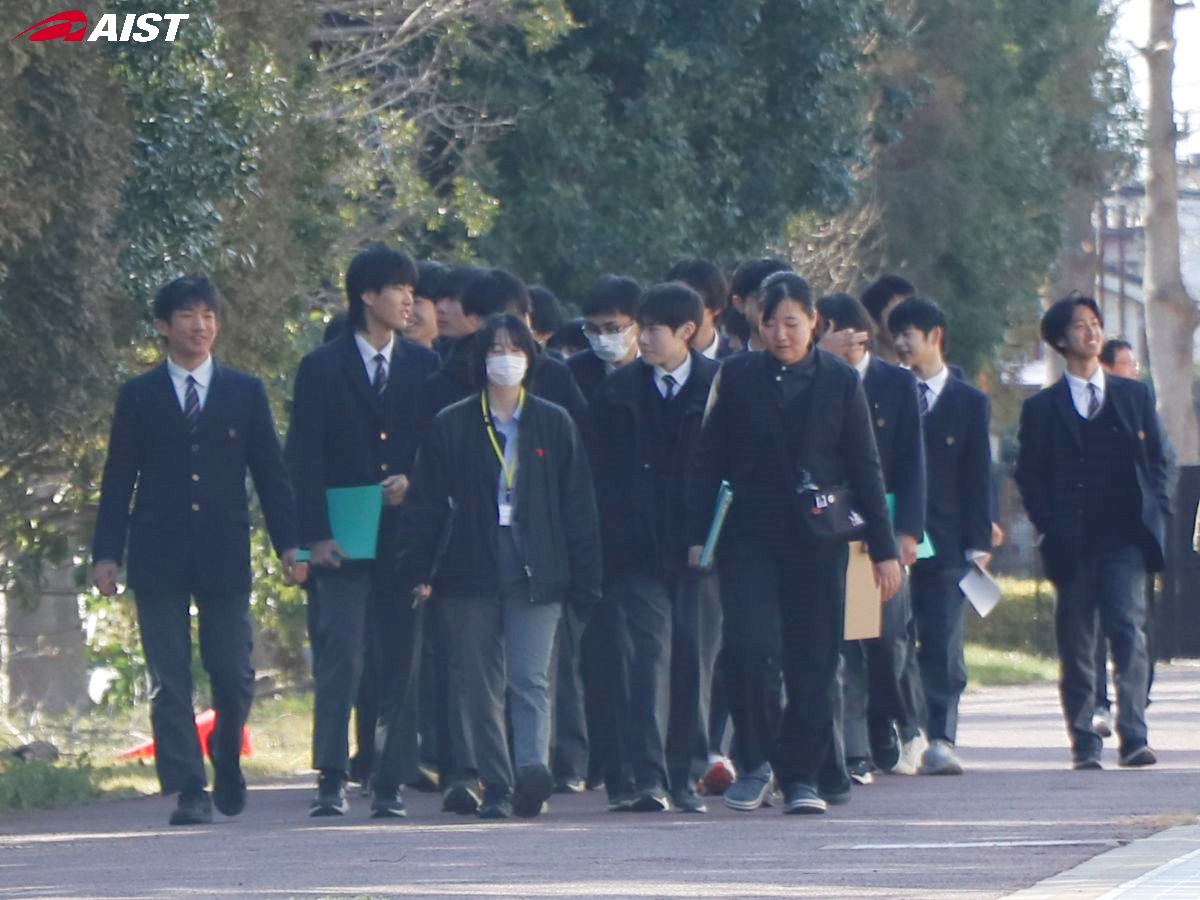 柏の葉高校情報理数科１年生が産総研柏センター来訪