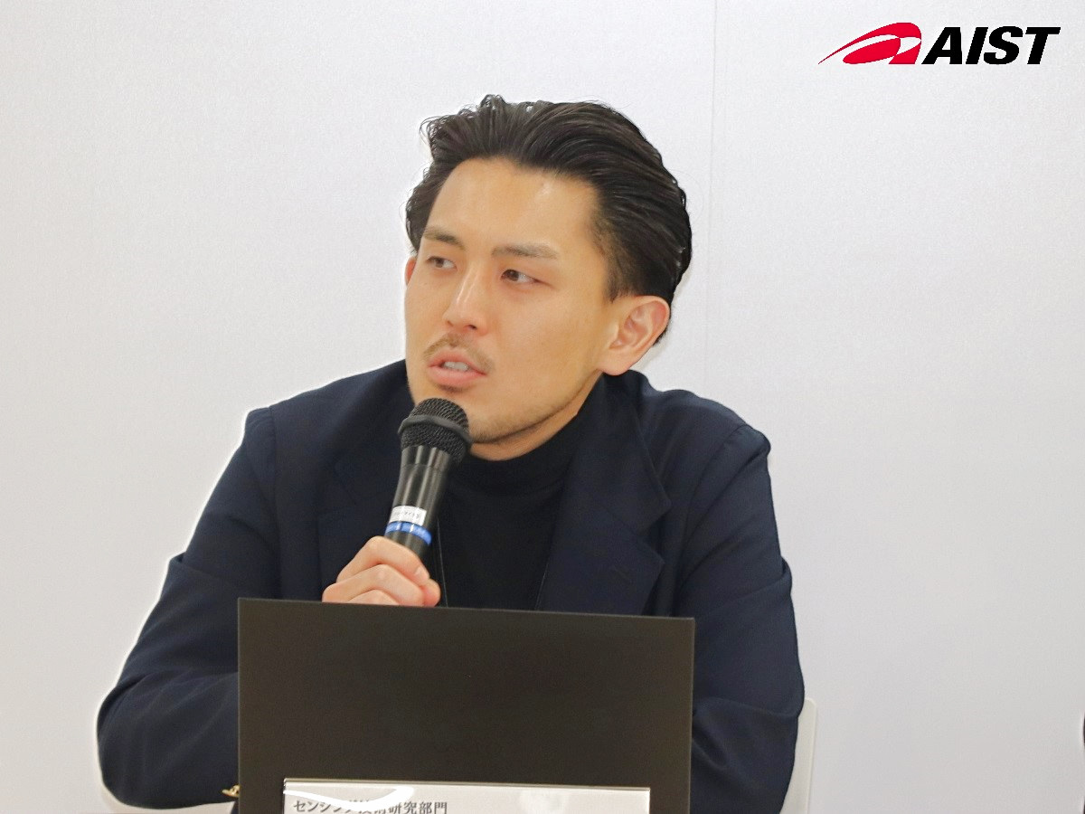 自己紹介をする古志さん