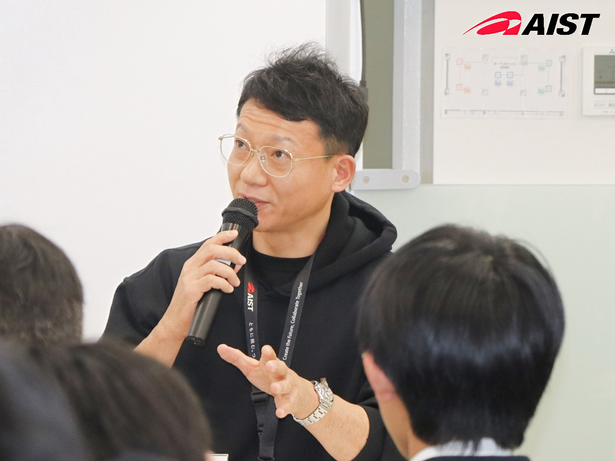 質問に応える小島さん