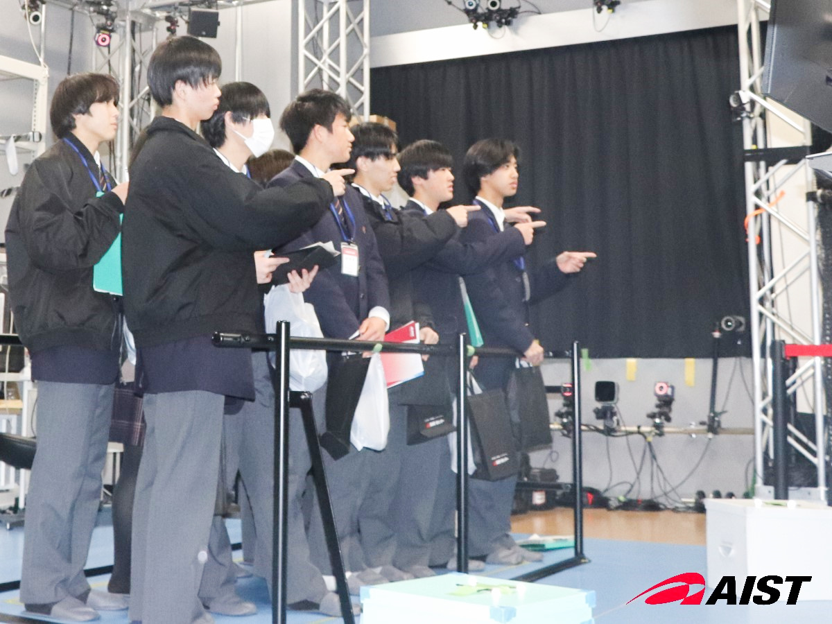 立体音響システムのデモ体験の様子