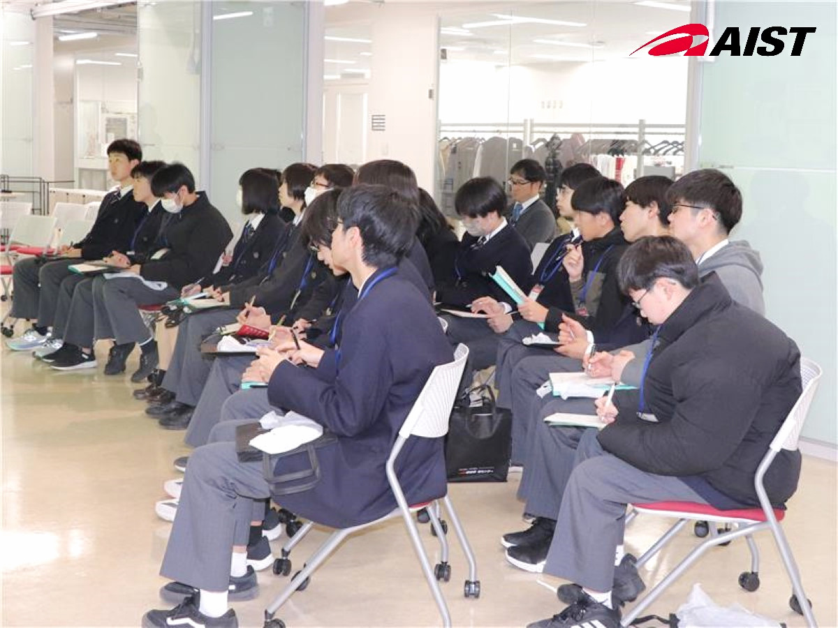 メモの取り方をメモする生徒さんたち