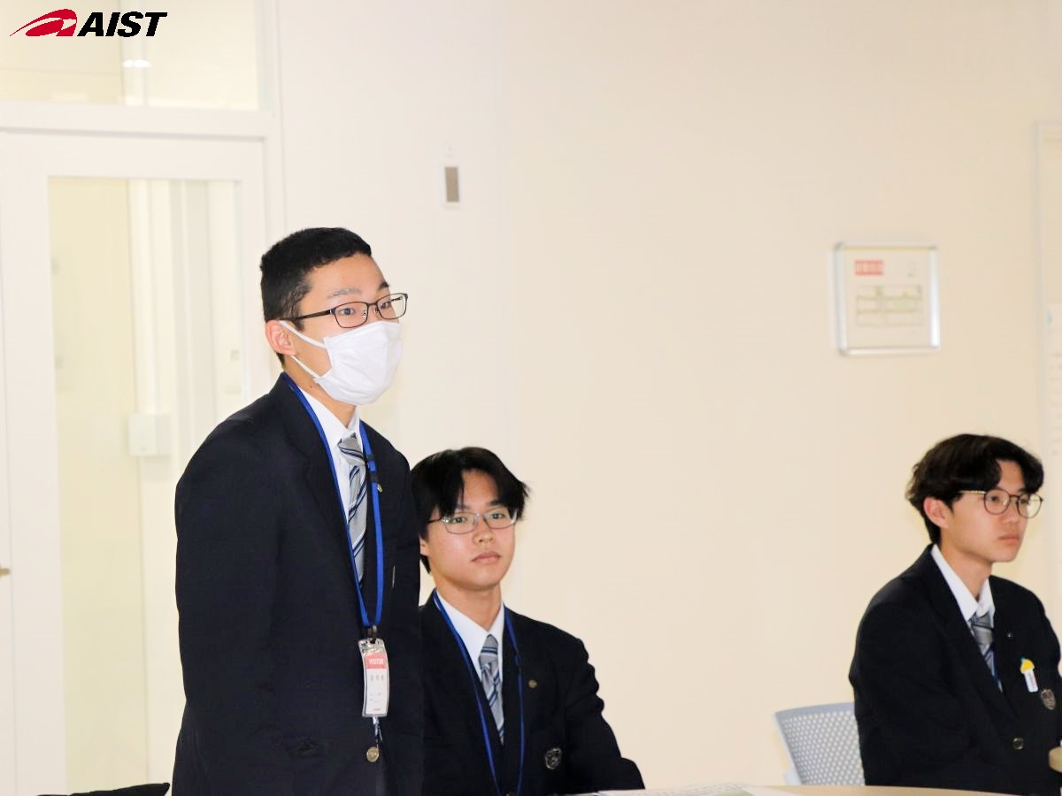 意気込みを語る高校生