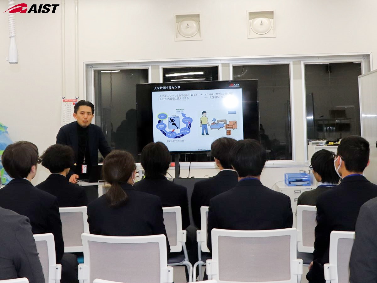 研究紹介する古志さん