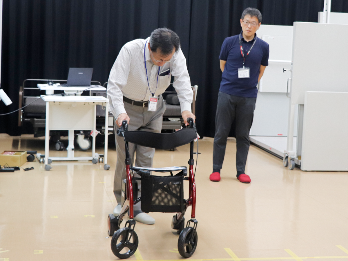 介護支援機器を試用