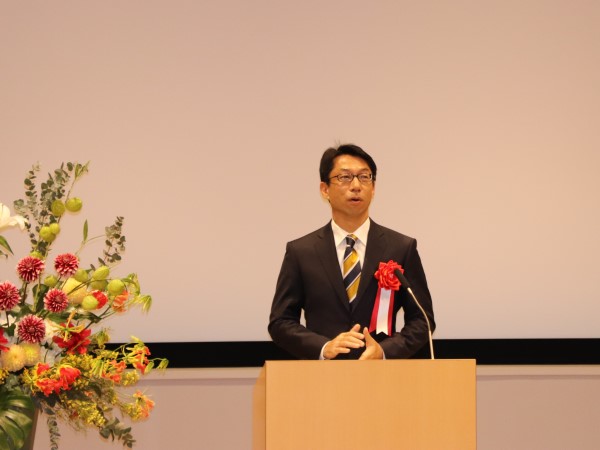 秋山柏市長画像