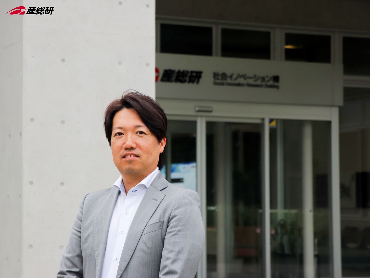 産総研柏センター 社会イノベーション棟前にて