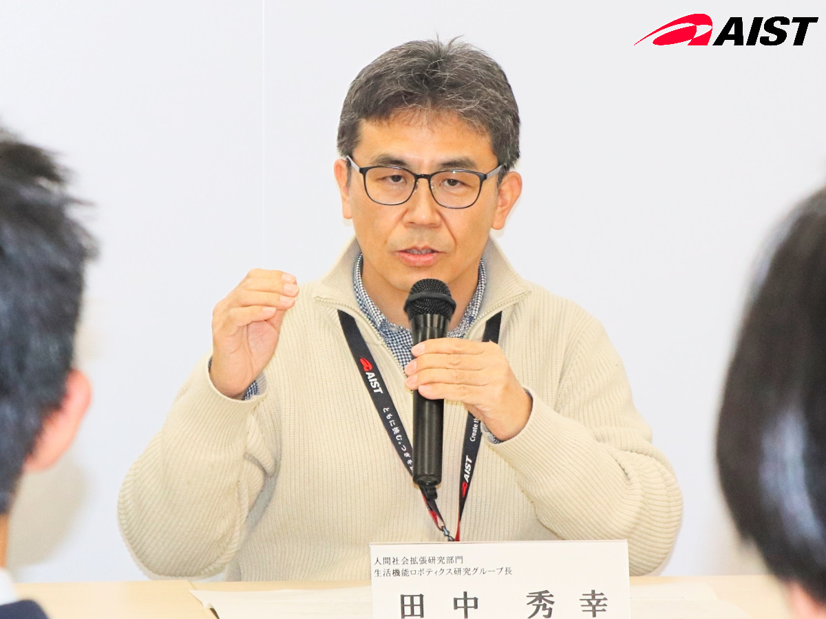 自己紹介する田中さん