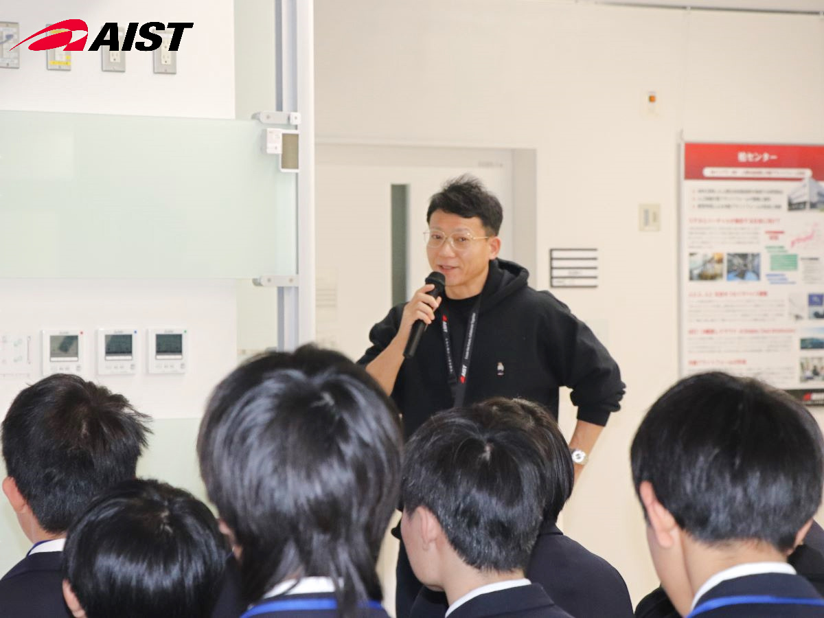 メモの取り方を説明する小島さん