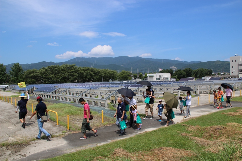 太陽光パネルを見学