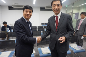 Photo:Mr.Nguyen Quoc Cuong and Dr.Toshihiko Kanayama