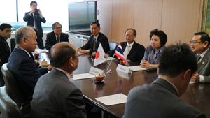 Photo:Dr. Ryoji Chubachi, President of AIST, and H.E. Mrs. Atchaka Sibunruang, Minister of Industry, Thailand