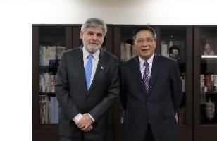 Photo: President of the Technical Research Centre of Finland and Mr. ISHIMURA the President of AIST