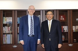 Photo: President of the Technical Research Centre of Finland and Mr. ISHIMURA the President of AIST