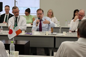 アイルランド_ローレス大臣会議風景