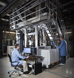 Photo: Ultrahigh-resolution NMR instrument which enables in situ analysis of catalytic states (Photograph courtesy of PNNL)