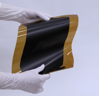 Photo:Film deposition on polyimide sheet using SGCNT-based aqueous paint