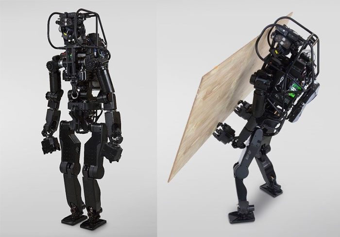Figure: HRP-5P appearance (left) and HRP-5P carrying an approx. 13 kg panel (right)