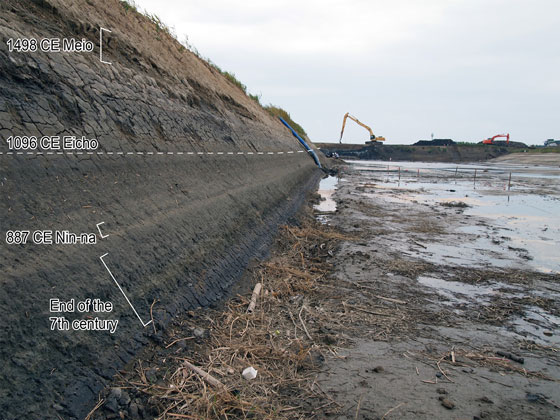 Photo: Tsunami deposits appeared during the widening work at the Otagawa River