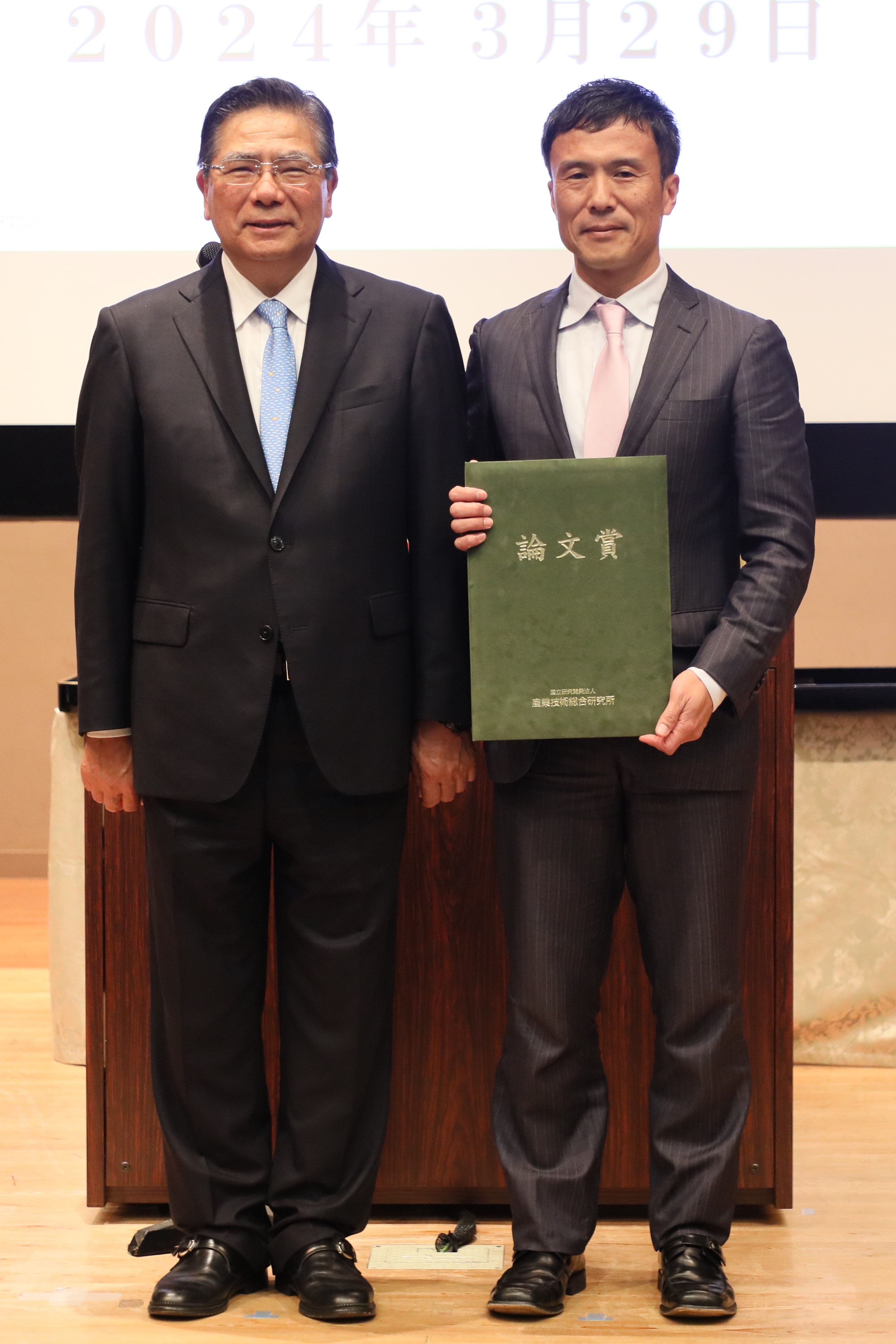 受賞者代表（田村 亨）（右）の写真