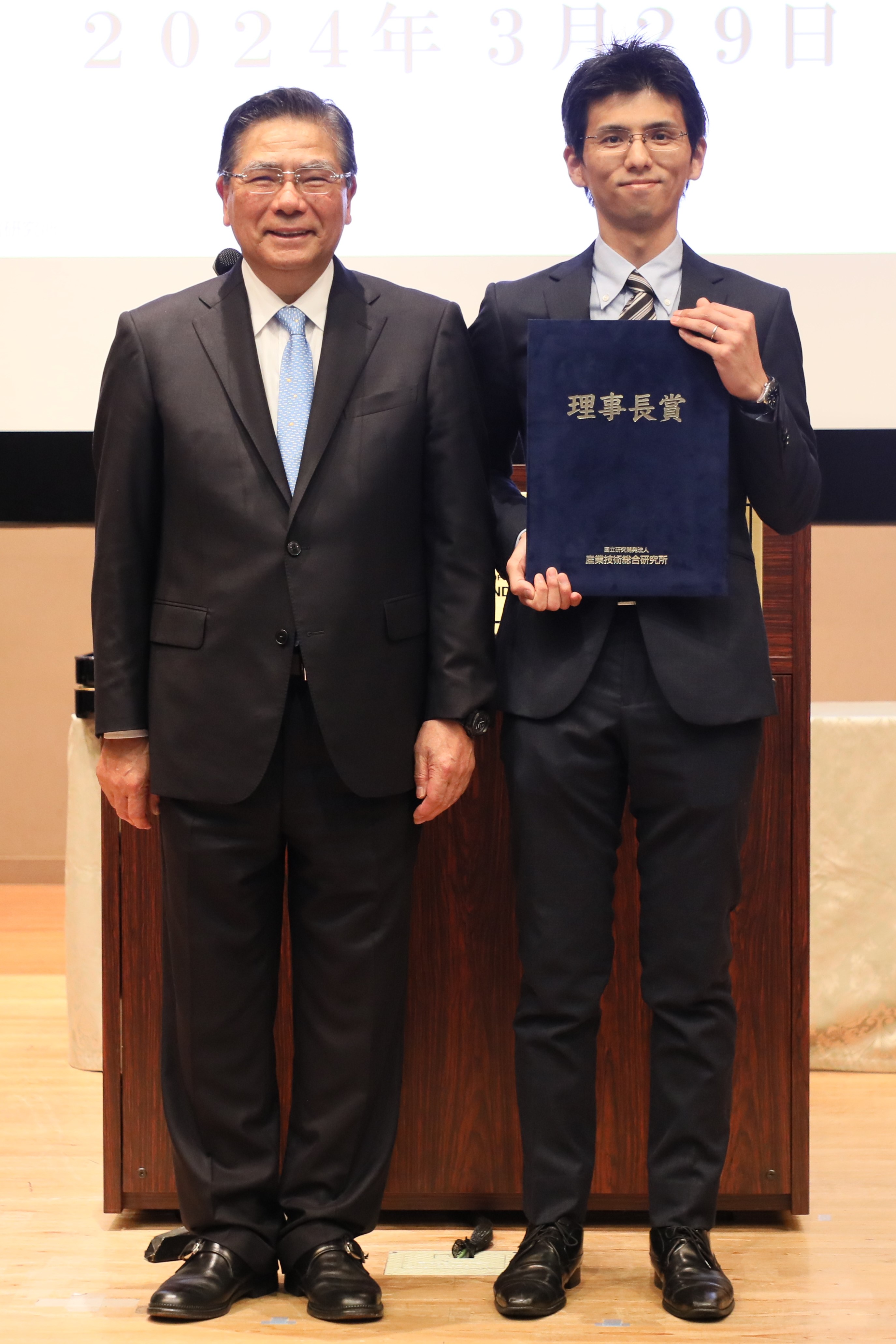 受賞者代表（米山 秀彌）（右）の写真