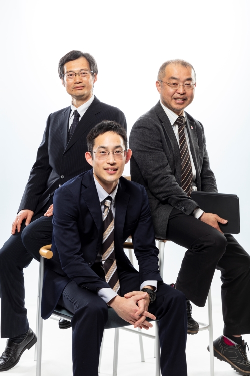 受賞者　笹山 知嶺（中央）劉 彦勇（左）倉本 浩司（右）の写真