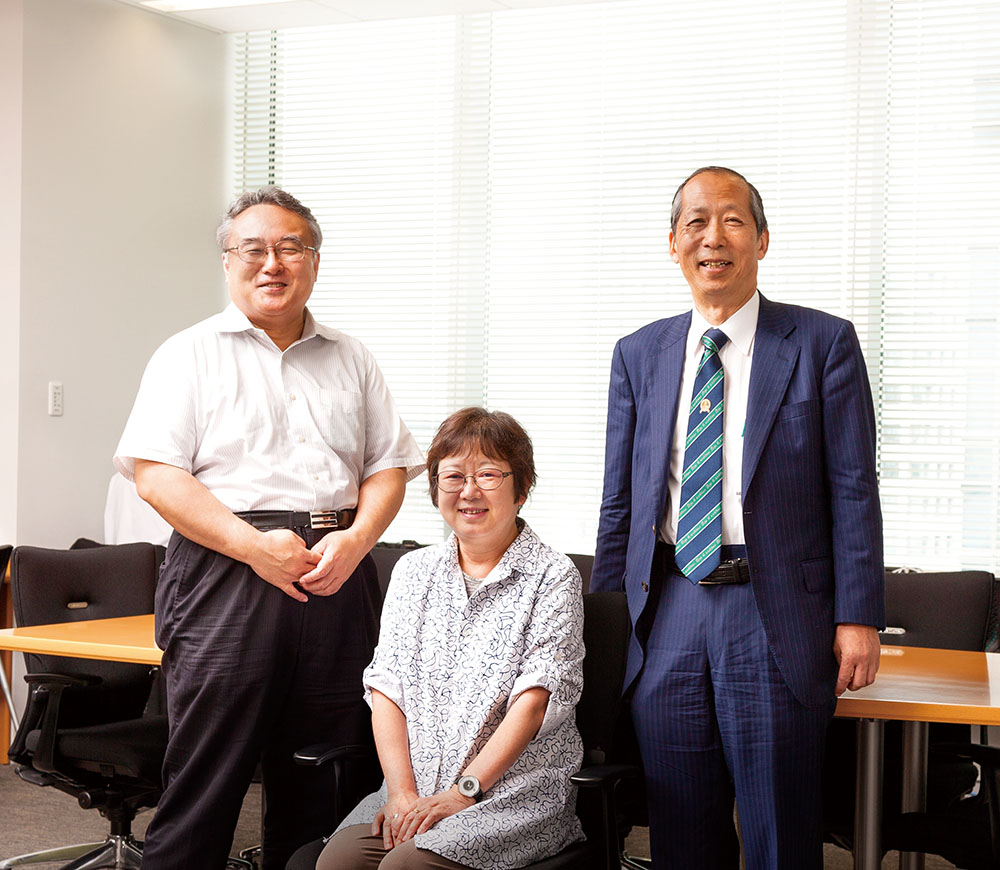 研究者たちの写真