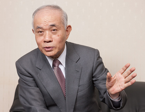 中鉢理事長の写真