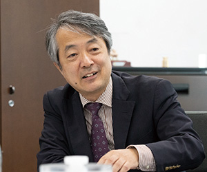 藤井 賢一首席研究員の写真