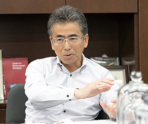 臼田 孝総合センター長の写真