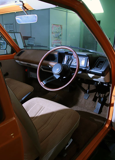 EV-2Hの運転席の写真