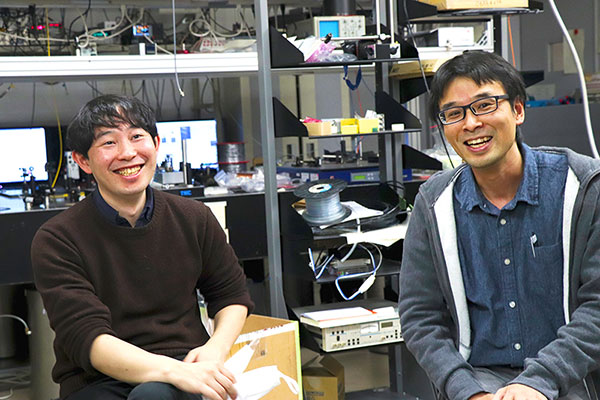 小林主任研究員と赤松主任研究員の笑顔の写真