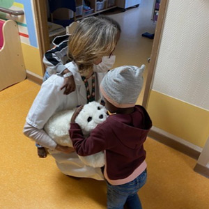 パリの赤十字病院での写真