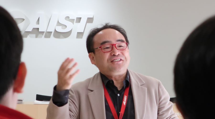 聖光学院中学校アイストキューブ見学対応の様子