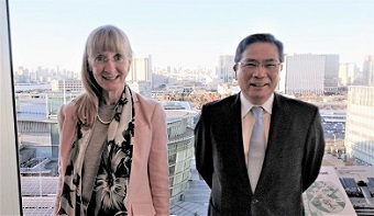 石村理事長とイーナ・レーペル駐日ドイツ大使