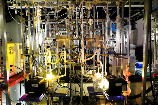 人工光合成の実験風景