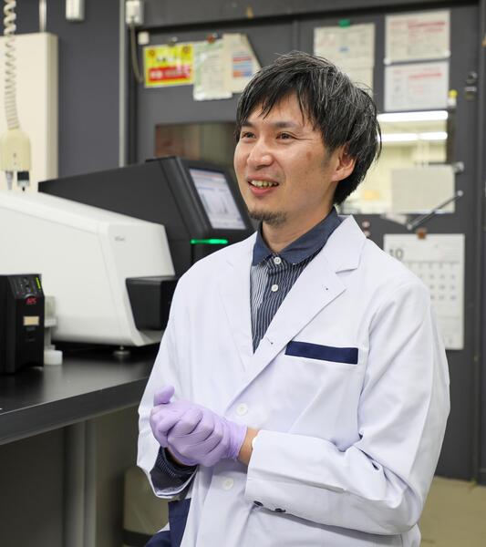 インタビューした佐藤主任研究員